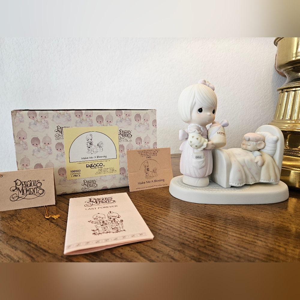 Precious Moments Enesco "Make me a Blessing" 1986 figurine.